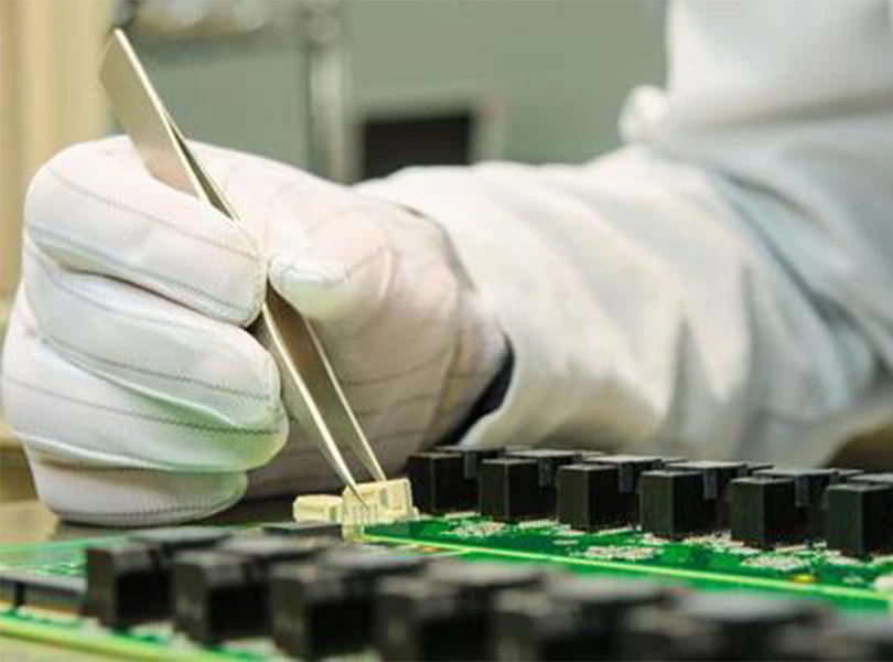 Bakit mahalaga ang ESD tweezer sa larangan ng mga eksperimento sa elektronik?